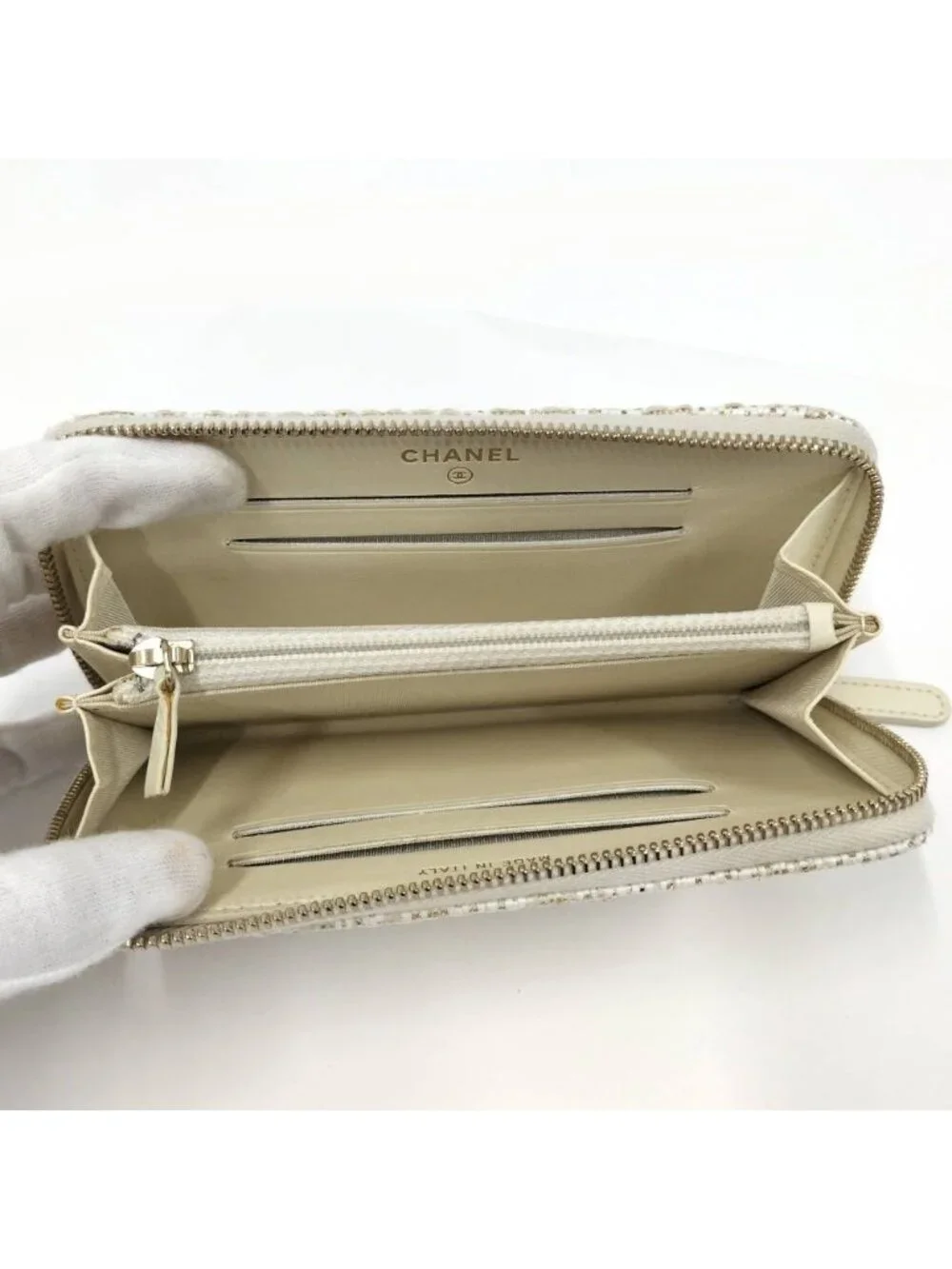 Chanel Round Fastener Wallet Deauville Tweed White 27 8 Digits